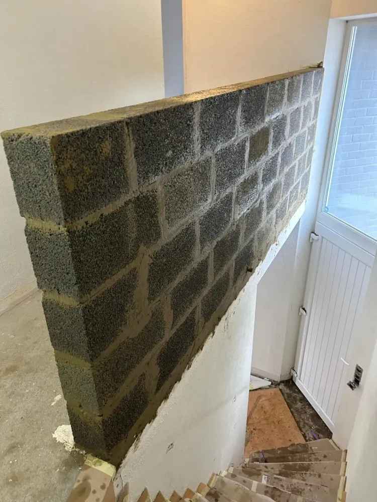 Mur beton interieur maison